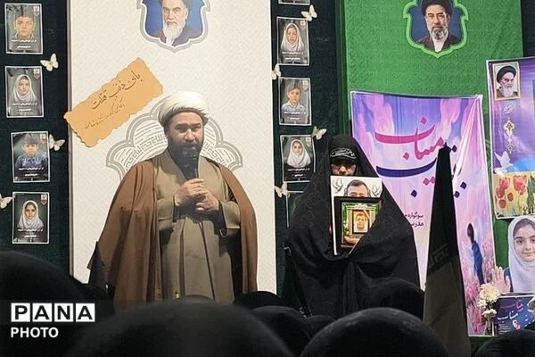 چهل روز میگذرد از ریختن خون بر روی دفتر و کتاب های دانش آموزان میناب