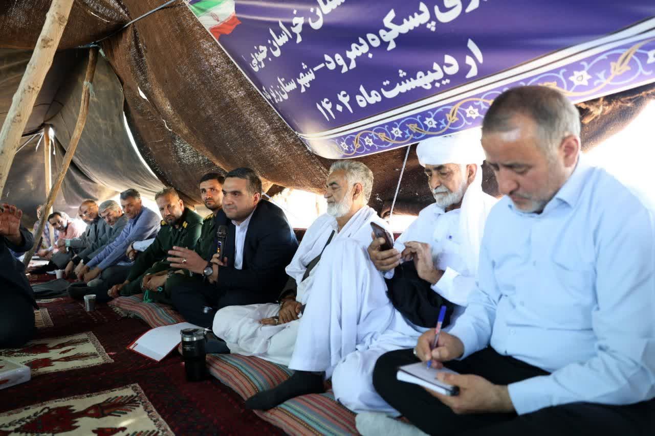 عشایر پیشگامان وفاداری به نظام و یاریگران توسعه هستند