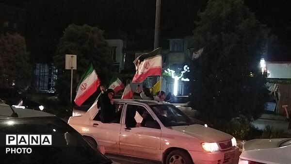 حضور دهه نودی ها در رژه ماشینی بلوار فضل نیشابور 
