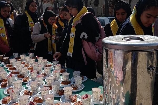 اردوی تشویقی تمشک؛ هدیه‌ای به یاوران انقلاب