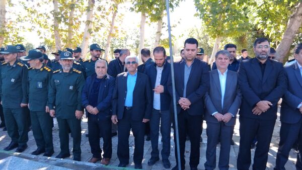 گلباران مزار شهدای اهر به‌مناسبت آغاز هفته دفاع مقدس