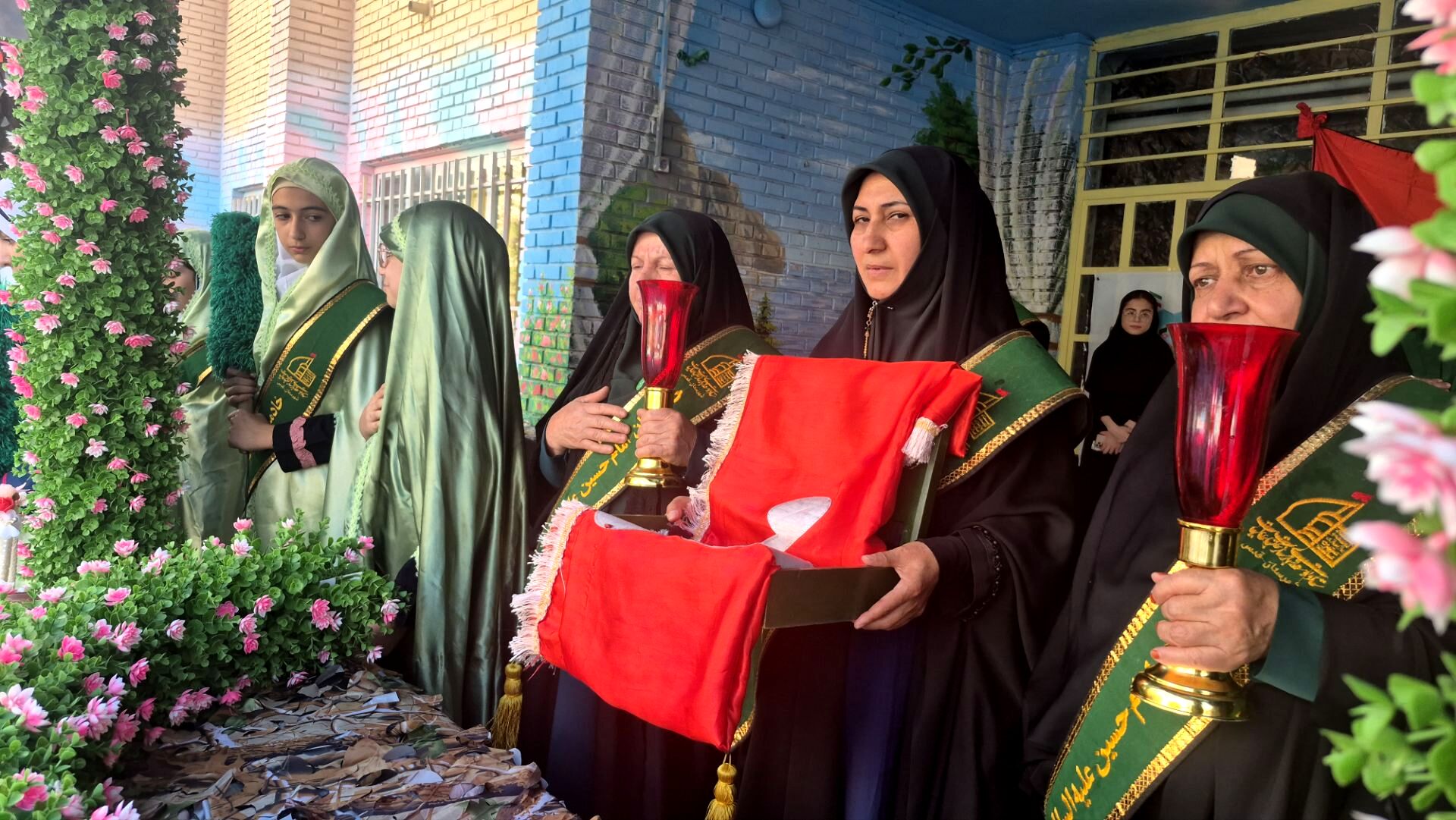 آیین افتتاح طرح مصباح الهدی با عطر پرچم حسینی در دبستان هدی