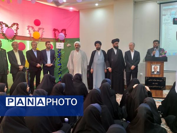برگزاری جشن عاطفه‌ها در دبیرستان دخترانه لاجوردی کاشان 