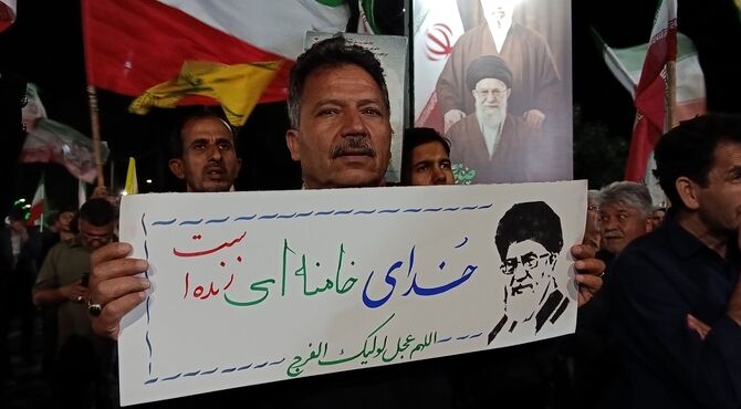 تابلو هایی بر آسمان؛ سخنانی از دل مردم تا عکس رهبری