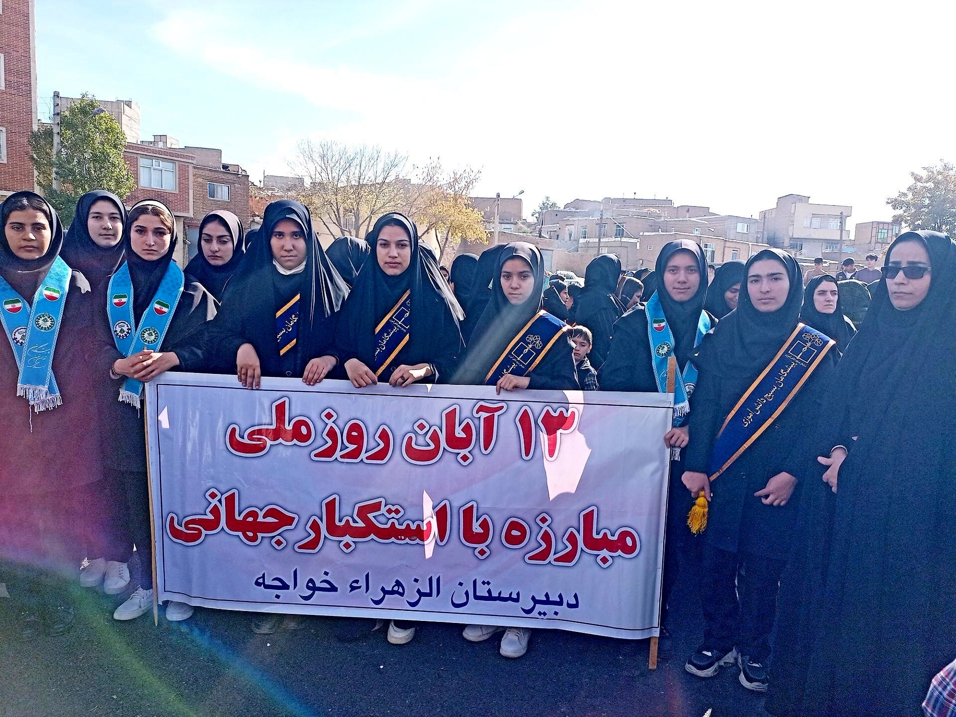 دانش‌آموزان دهه‌ ۹۰ از آرمان‌های استقلال و مسئولیت‌پذیری می‌گویند