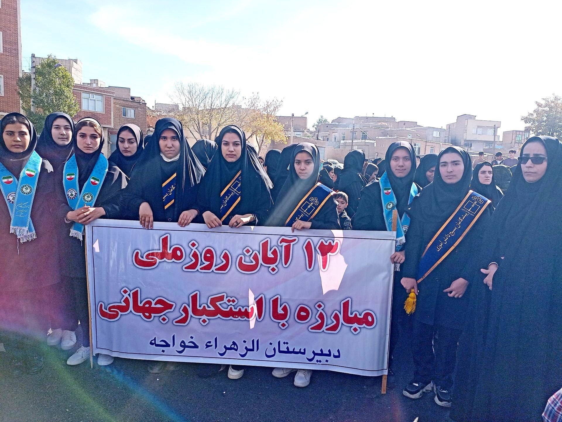 دانش‌آموزان دهه‌ ۹۰ از آرمان‌های استقلال و مسئولیت‌پذیری می‌گویند