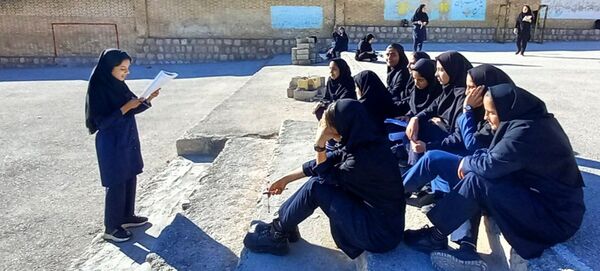 رقابت دانش‌آموزان خانمیرزا در امتحانات نهایی