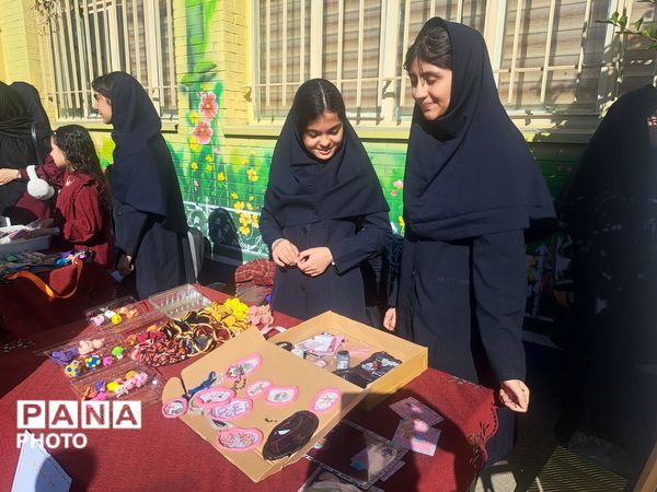 بازارچه دانش‌آموزی در دبیرستان علی افشارنژاد