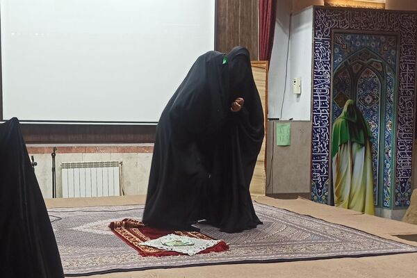 حضور پرشور دانش آموزان دبیرستان شاهد ندای فاطمه (س) در مراسم سوگواری حضرت ام البنین (س)
