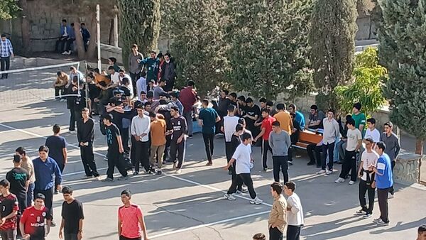 برگزاری مسابقات ورزشی دبیرستان معلم ساوجبلاغ در هفته تربیت‌بدنی