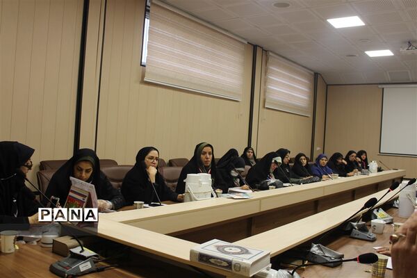 جلسه توجیهی مربیان راهنما و مربیان مدارس ویژه تشکل پیشتاز سازمان دانش‌آموزی استان البرز