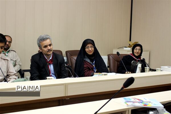 جلسه توجیهی مربیان راهنما و مربیان مدارس ویژه تشکل پیشتاز سازمان دانش‌آموزی استان البرز