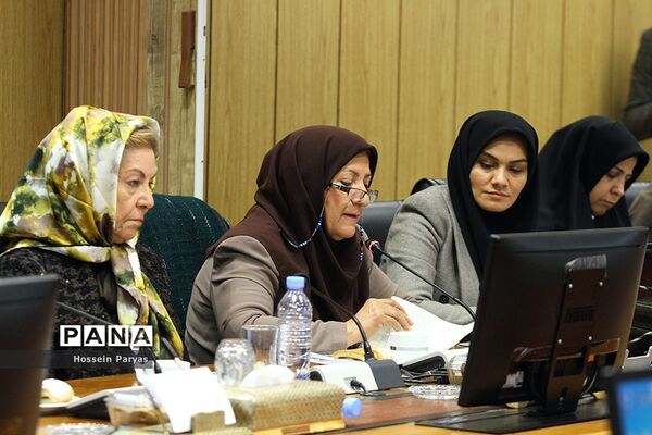 نشست هم اندیشی وزیر آموزش و پرورش با مسئولان شورای بانوان خیر مدرسه‌ساز استان‌های کشور