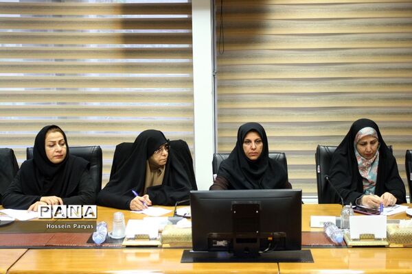 نشست هم اندیشی وزیر آموزش و پرورش با مسئولان شورای بانوان خیر مدرسه‌ساز استان‌های کشور