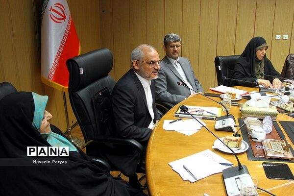 آیین موافقت‌نامه بین وزارت آموزش و پرورش با معاونت ریاست‌جمهوری در امور زنان و خانواده