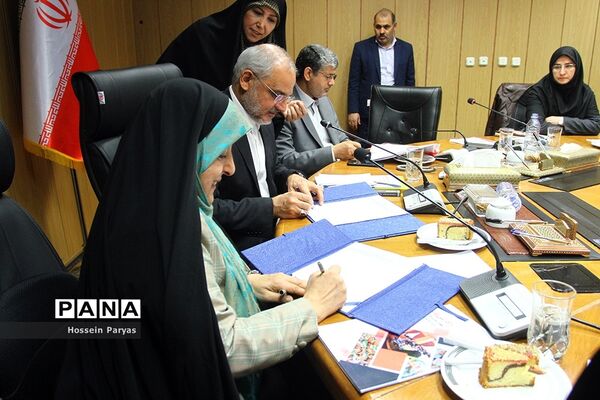 آیین موافقت‌نامه بین وزارت آموزش و پرورش با معاونت ریاست‌جمهوری در امور زنان و خانواده