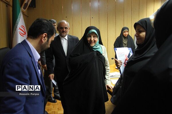 آیین موافقت‌نامه بین وزارت آموزش و پرورش با معاونت ریاست‌جمهوری در امور زنان و خانواده