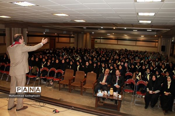 برگزاری همایش پیشتازان درکانون فرهنگی تربیتی آفتاب منطقه19