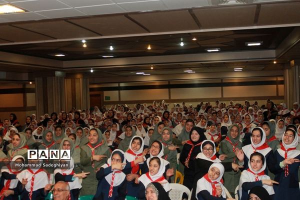 برگزاری همایش پیشتازان درکانون فرهنگی تربیتی آفتاب منطقه19