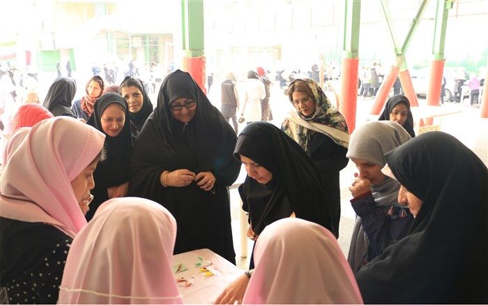 برگزاری بازارچه دانش آموزی دبیرستان نرگس منطقه یک