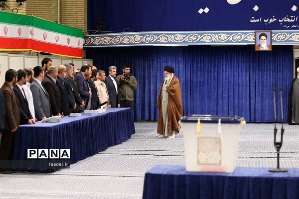 حضور رهبرمعظم انقلاب در یازدهمین دوره انتخابات مجلس شورای اسلامی و میان‌دوره‌ای مجلس خبرگان رهبری