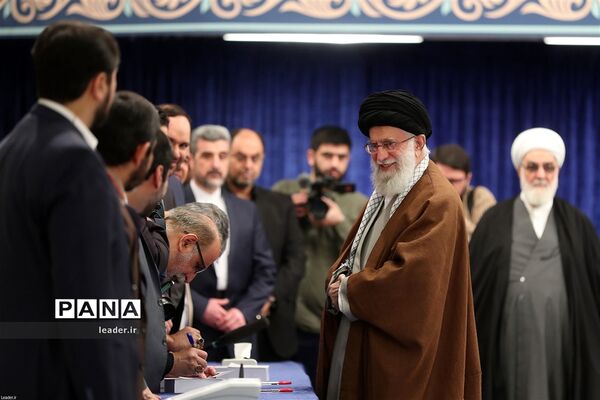 حضور رهبرمعظم انقلاب در یازدهمین دوره انتخابات مجلس شورای اسلامی و میان‌دوره‌ای مجلس خبرگان رهبری