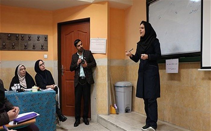 رئیس آموزش و پرورش شهرقدس: همیار معلم یاری دهنده دبیر در جریان یادگیری و پیگیری کننده جریان آموزش سایر دانش‌آموزان است