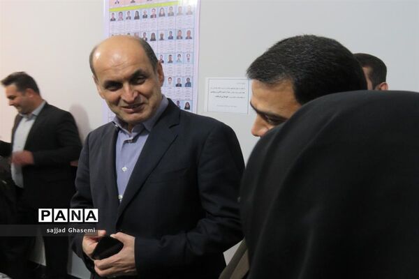 بازدید استاندار گلستان از صندوق های رای شعب استان