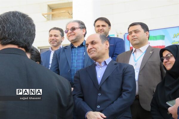 بازدید استاندار گلستان از صندوق های رای شعب استان