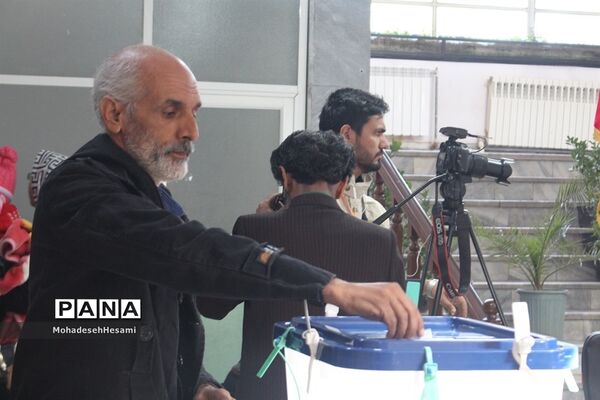 حضور با شکوه مردم شهرستان بیرجند در یازدهمین  انتخابات مجلس