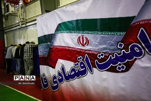 کشفیات مواد محترقه و ارز قاچاق