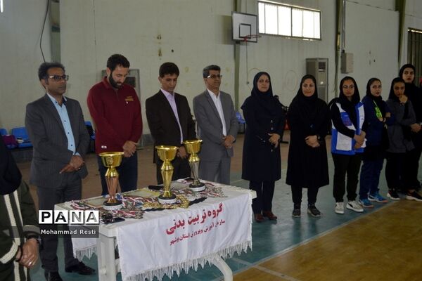 اهدای جوایز مسابقات هندبال دانش آموزان دختر استان بوشهر