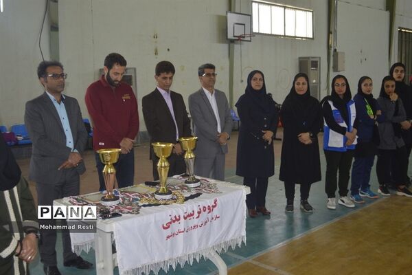 اهدای جوایز مسابقات هندبال دانش آموزان دختر استان بوشهر