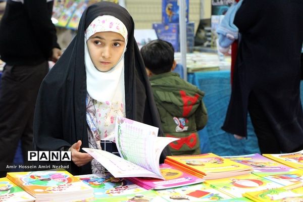 نمایشگاه کتاب در یزد