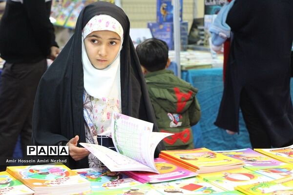 نمایشگاه کتاب در یزد