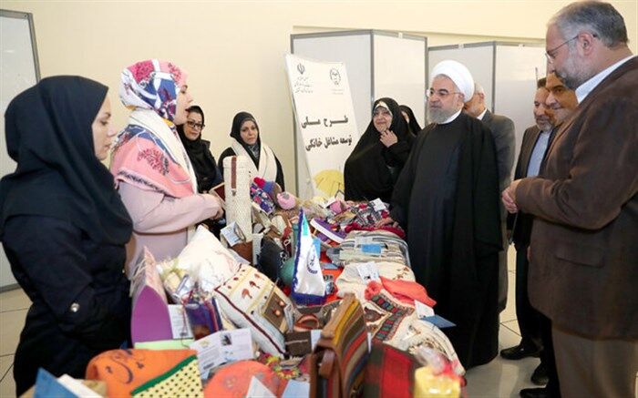 بازدید رییس͏ جمهور از غرفه جهاددانشگاهی در نمایشگاه توانمندی و دستاوردهای زنان کشور