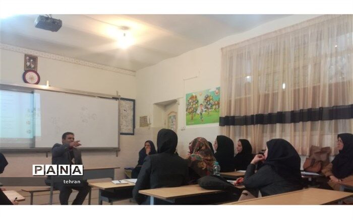 گفتگوی درس پژوهی همکاران قطب 5 در شورای فرامدرسه ای