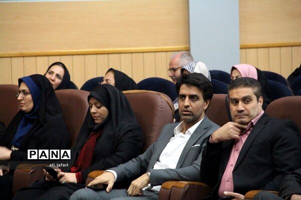 همایش تجلیل از برگزیدگان طرح‌های آموزش ابتدایی