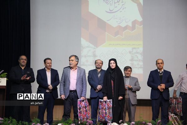 همایش تجلیل از برگزیدگان طرح‌های آموزش ابتدایی
