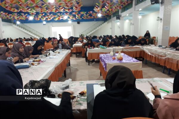 مسابقات هنرهای تجسمی دختران دانش آموزدرابرکوه