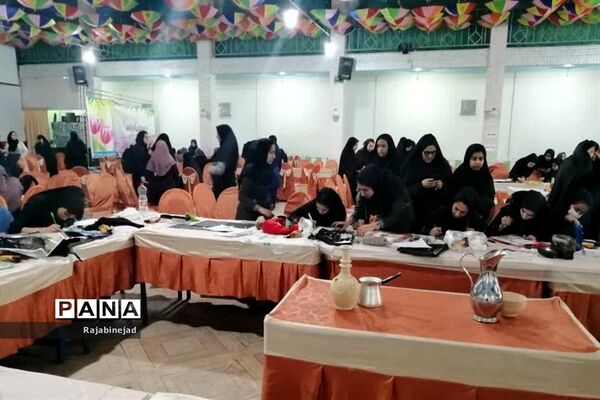 مسابقات هنرهای تجسمی دختران دانش آموزدرابرکوه