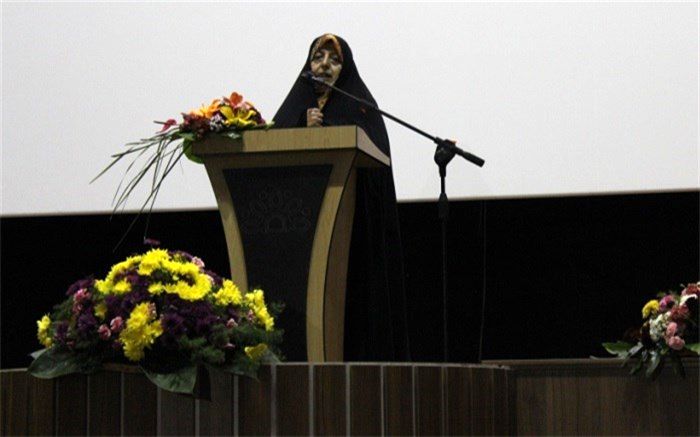 معصومه ابتکار:زنان و بانوان ما امروز با افتخار تمام و با وجود سخت ترین تحریم ها در صحنه های کارآفرینی و اقتصادی جامعه دوشادوش مردان در تلاش هستند