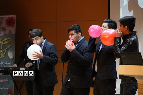 آیین دانش آموزان هنرستان خادمی  به مناسبت روز مادر