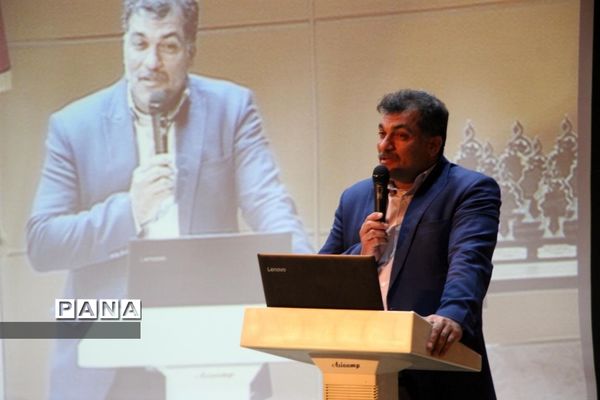 آیین دانش آموزان هنرستان خادمی  به مناسبت روز مادر