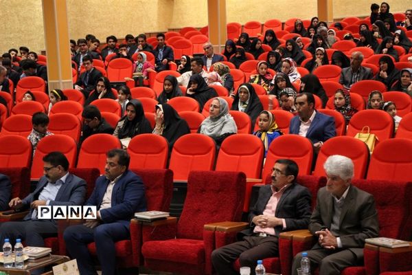 آیین دانش آموزان هنرستان خادمی  به مناسبت روز مادر