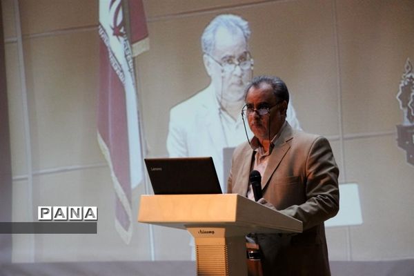 آیین دانش آموزان هنرستان خادمی  به مناسبت روز مادر