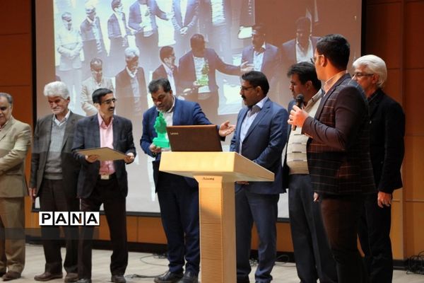 آیین دانش آموزان هنرستان خادمی  به مناسبت روز مادر