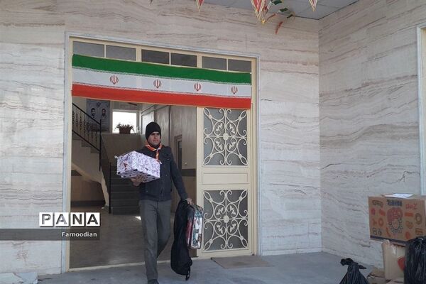 جمع آوری و ارسال هدایای غیر نقدی سیل مهربانی سازمان دانش آموزی خراسان شمالی