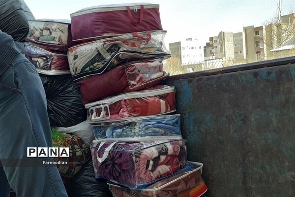 جمع آوری و ارسال هدایای غیر نقدی سیل مهربانی سازمان دانش آموزی خراسان شمالی