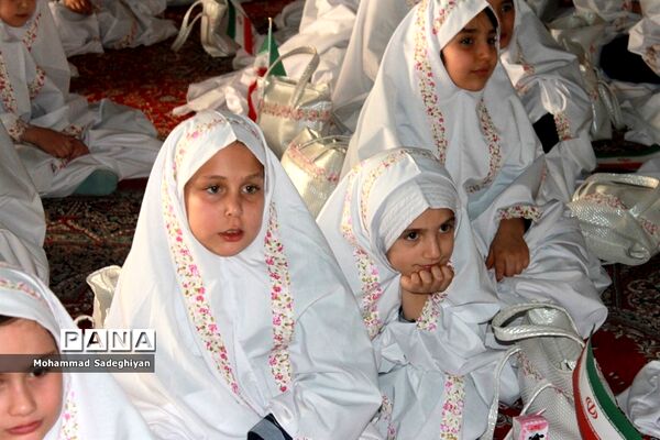 برگزاری جشن  عبادت آموزشگاه های ابتدایی دخترانه در کانون فرهنگی تربیتی آفتاب  منطقه19